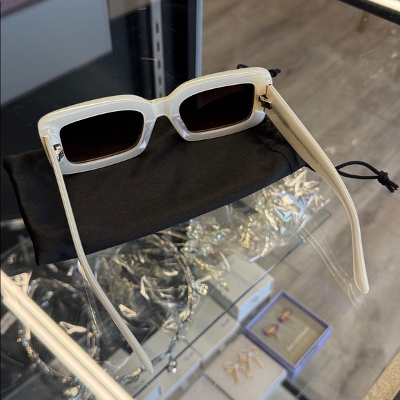Indy Rectangle Sunglasses | Opaline & Taupe Mirror | DIFF Eyewear main image 13